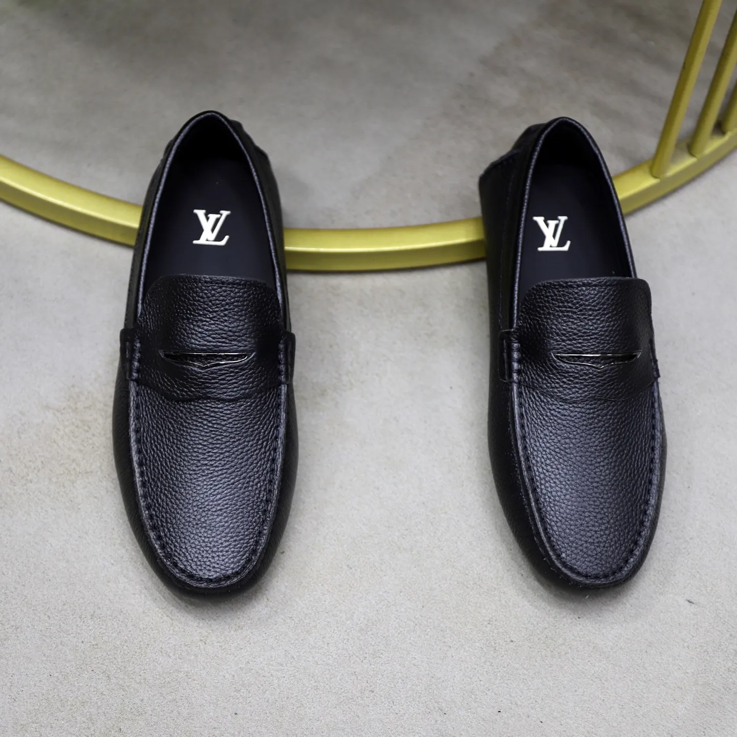 Ex-factory price: 480💰【LV】Louis Vuitton ⚠️High-end men’s driving and pedal series ⚠️38-44 (customized for 45) ⚠️All original cowhide leather! Thick and soft! Made entirely of calfskin lining! Rubber sheet anti-slip beanie sole! Three-dimensional package technology! Fashionable and classic! Handicrafts! Original high quality! Feel free to compare!